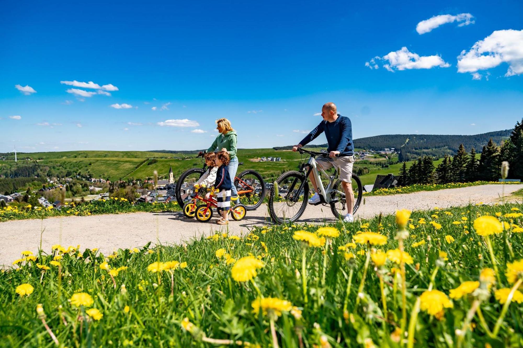 Ahorn Hotel Am Fichtelberg โอเบอร์วีเซินธาล ภายนอก รูปภาพ